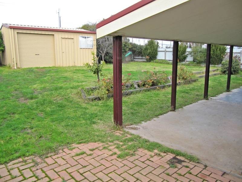 33 Poplar Street, Golden Square VIC 3555