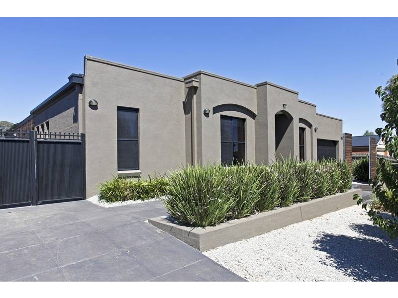 8 Figtree Lane, Strathdale VIC 3550