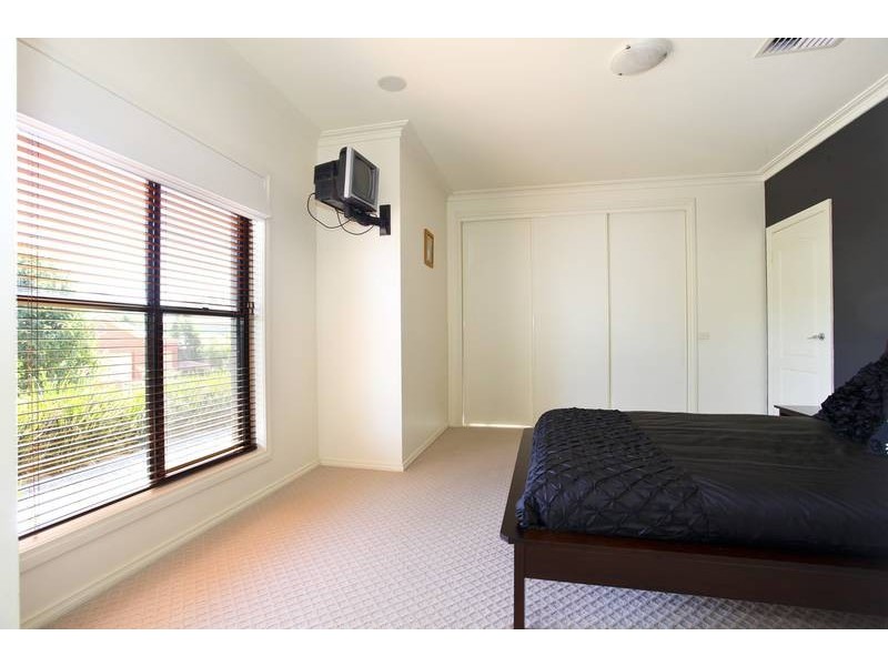 8 Figtree Lane, Strathdale VIC 3550