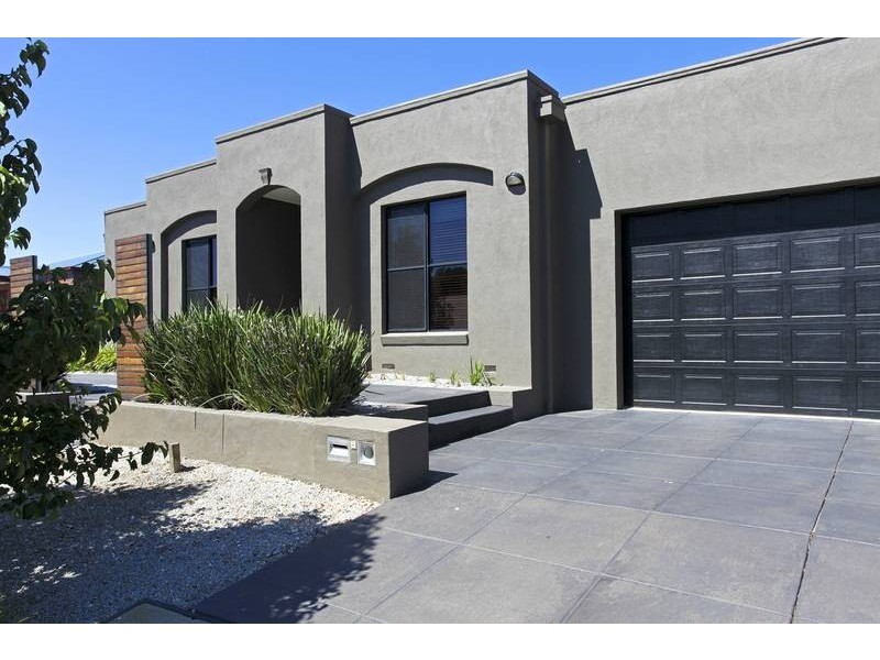 8 Figtree Lane, Strathdale VIC 3550