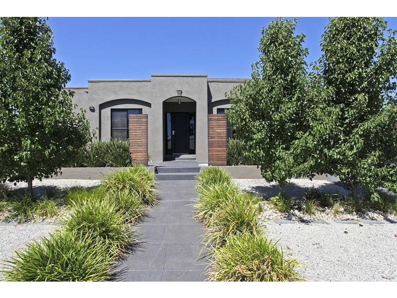 8 Figtree Lane, Strathdale VIC 3550