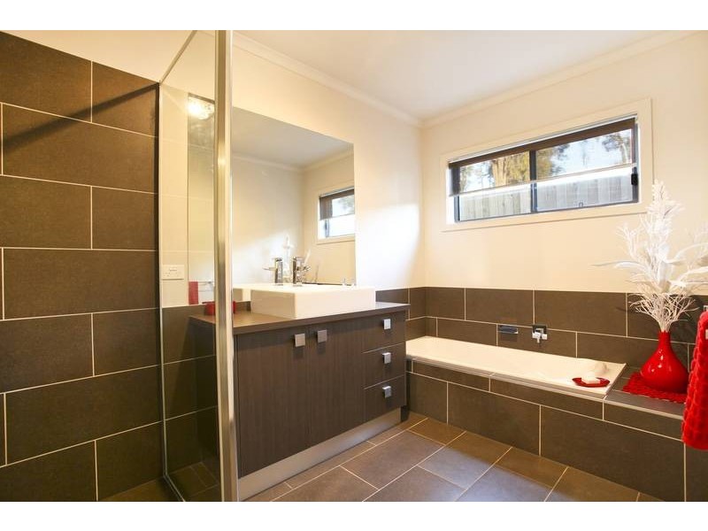 4 Lillie Lane, Strathdale VIC 3550
