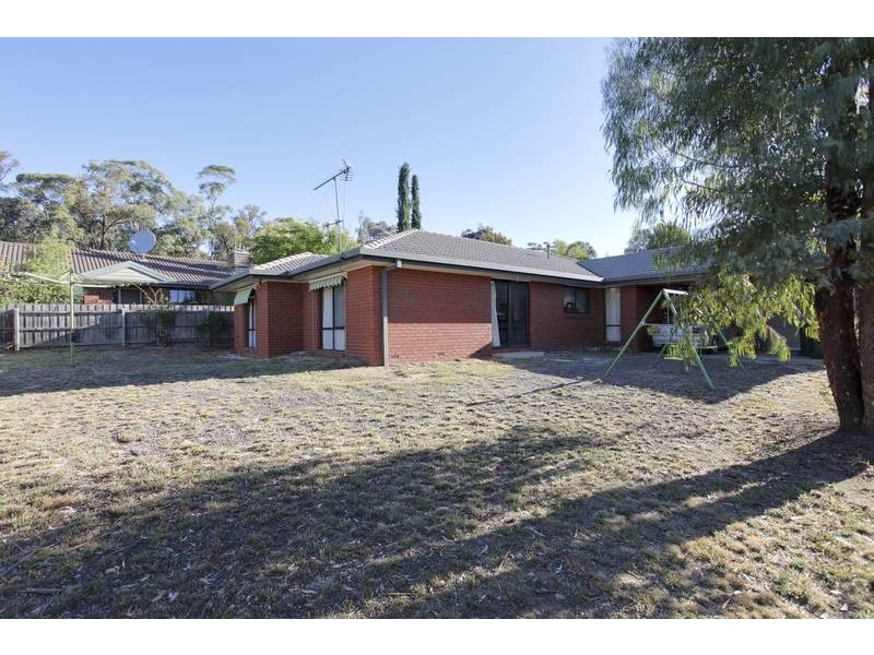 5 Edwina Court, Spring Gully VIC 3550