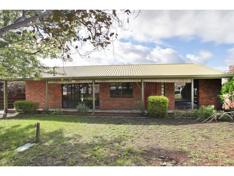 10 Balmoral Drive, Golden Square VIC 3555