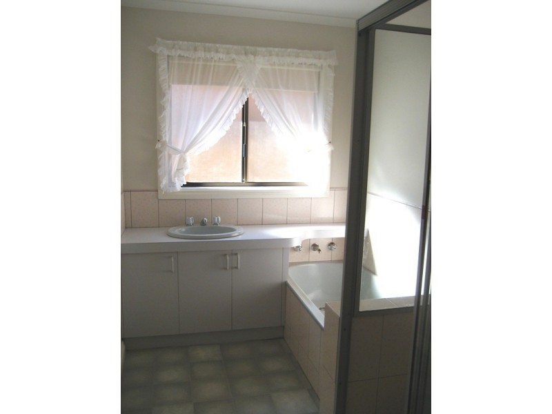 11 Kronk Street, Golden Square VIC 3555