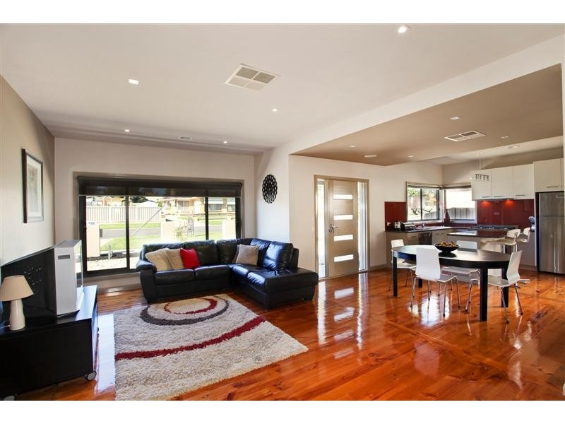 2 Bond Street, Golden Square VIC 3555