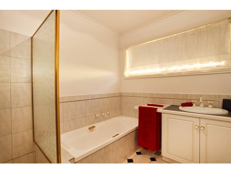 3 David Court, Strathdale VIC 3550