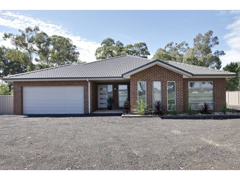 166 Station Street, Epsom VIC 3551