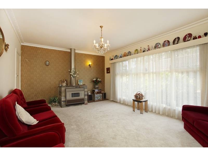 19 Leigh Avenue, Flora Hill VIC 3550