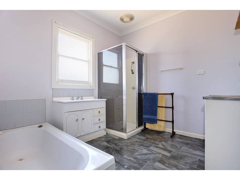 4 Thomas Street, California Gully VIC 3556