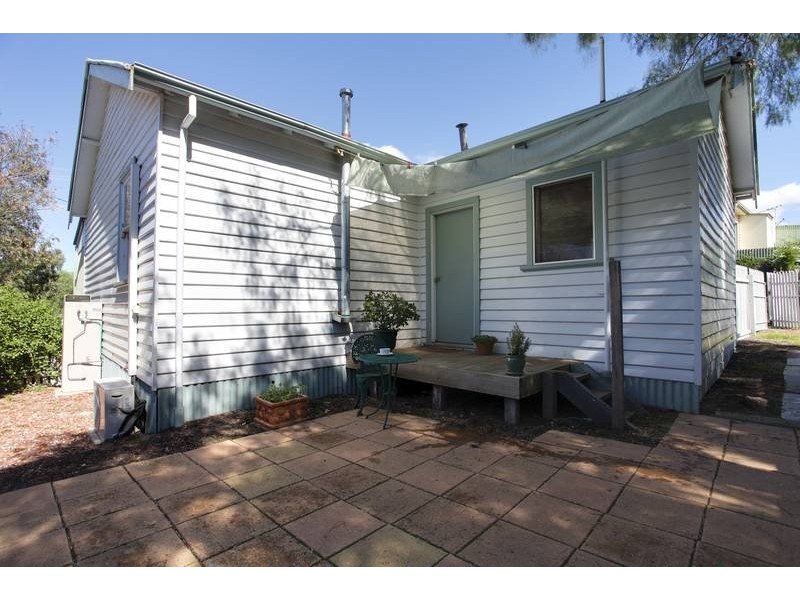 4 Thomas Street, California Gully VIC 3556