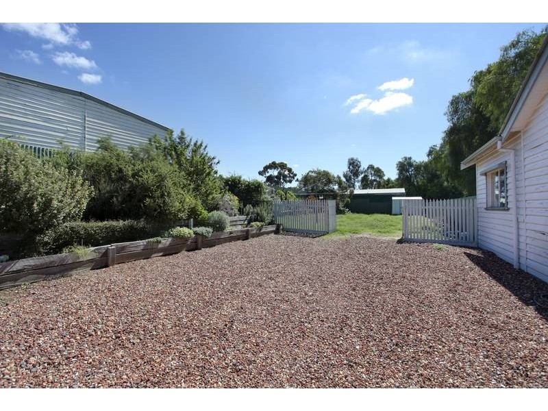 4 Thomas Street, California Gully VIC 3556
