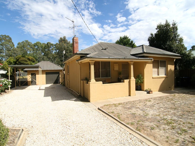 352 High Street, Kangaroo Flat VIC 3555