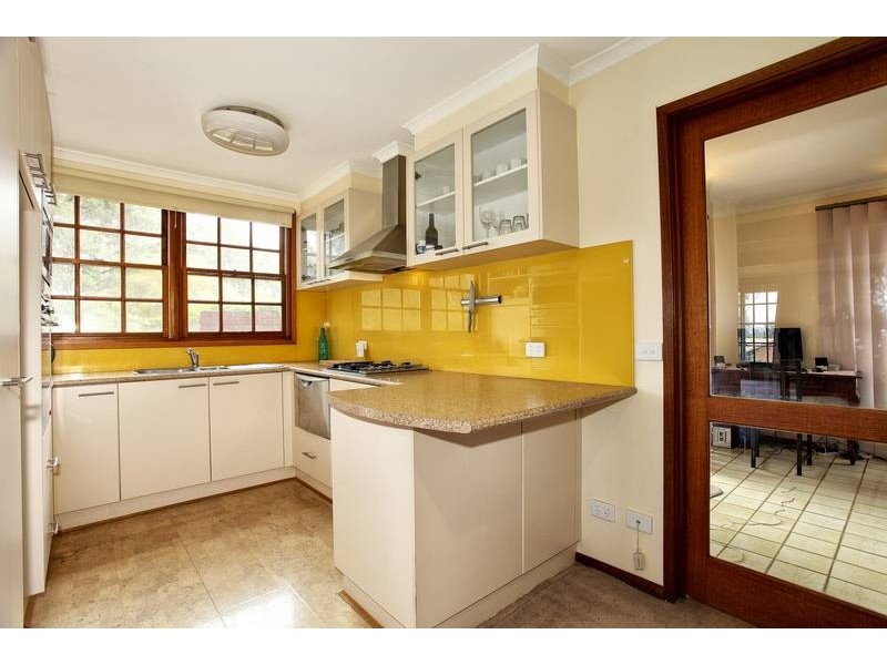 1/2 Heyington Place, Kennington VIC 3550