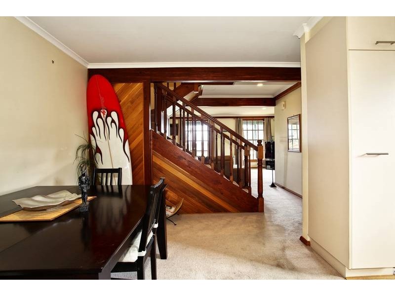 1/2 Heyington Place, Kennington VIC 3550