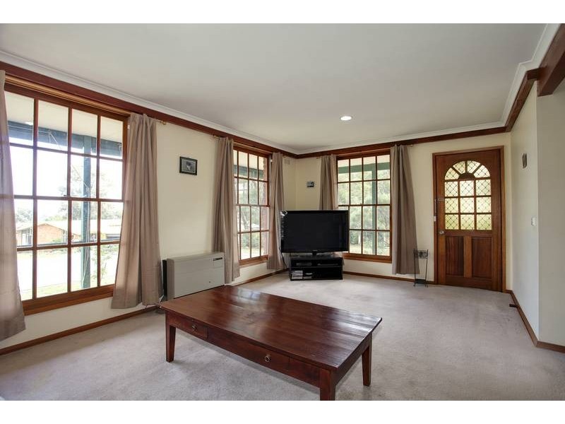1/2 Heyington Place, Kennington VIC 3550