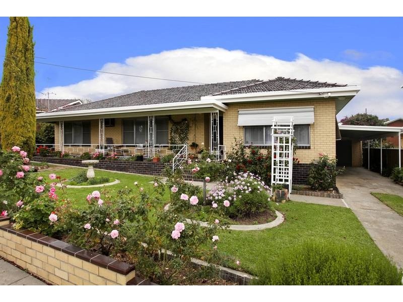 8 Cambrian Court, Flora Hill VIC 3550