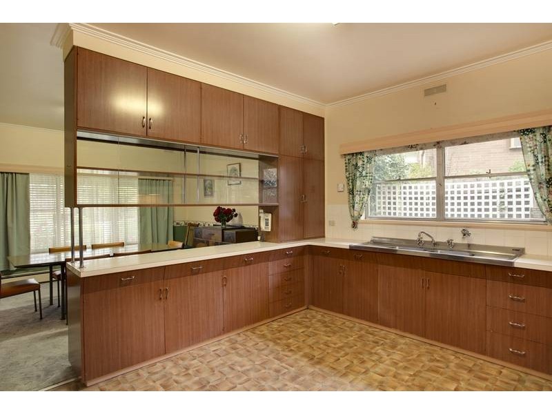 8 Cambrian Court, Flora Hill VIC 3550
