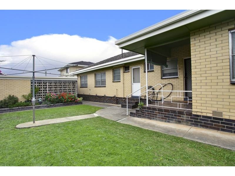 8 Cambrian Court, Flora Hill VIC 3550