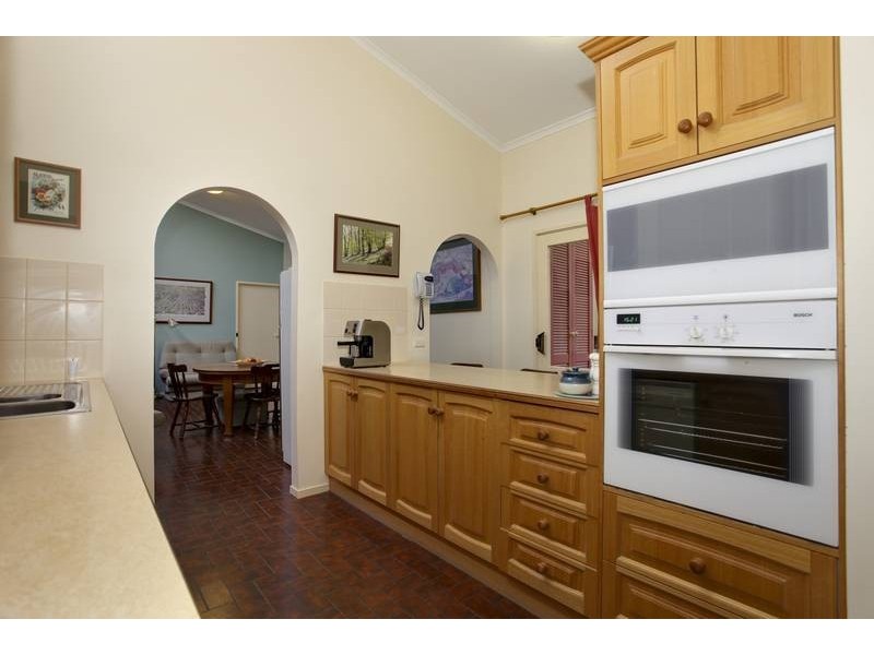 27 Eastern Road, Strathdale VIC 3550