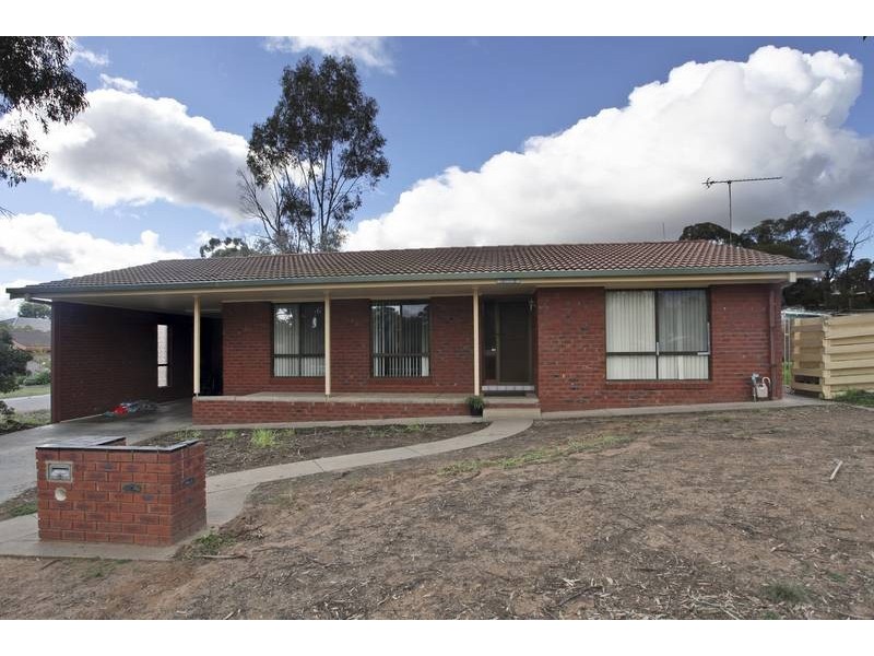 1/6 Nerang Court, Strathdale VIC 3550