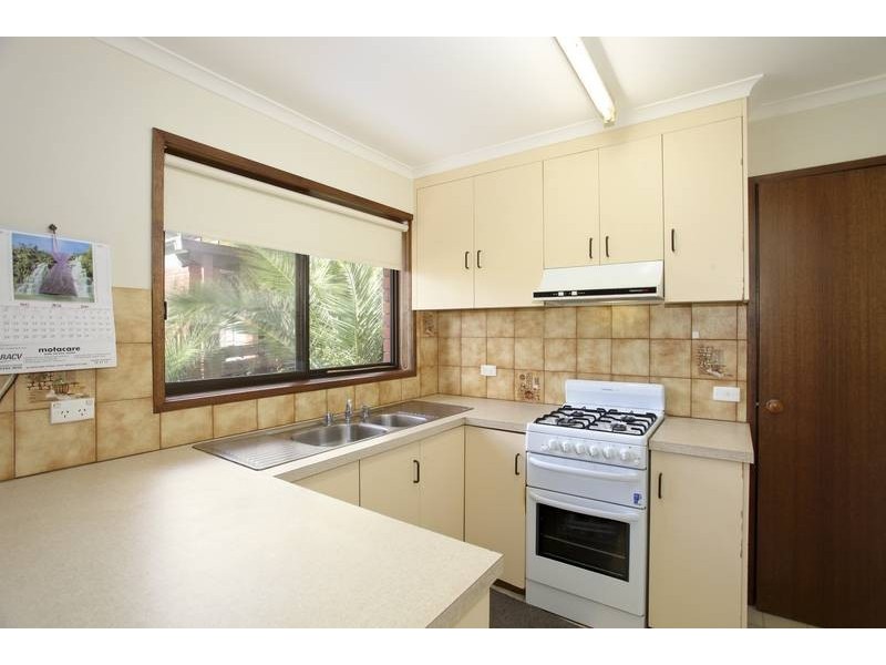 1/6 Nerang Court, Strathdale VIC 3550