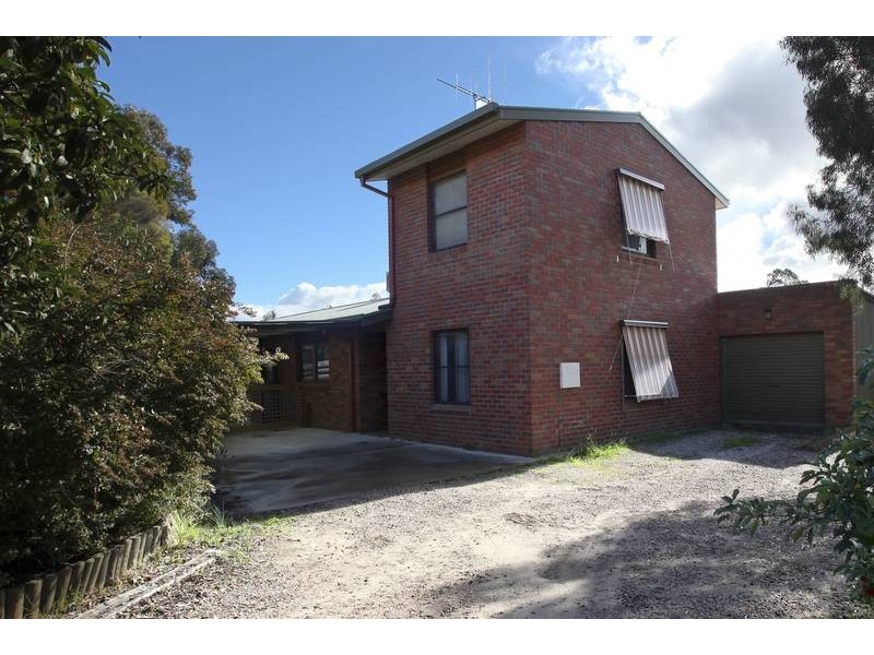 8 Sharon Street, Flora Hill VIC 3550