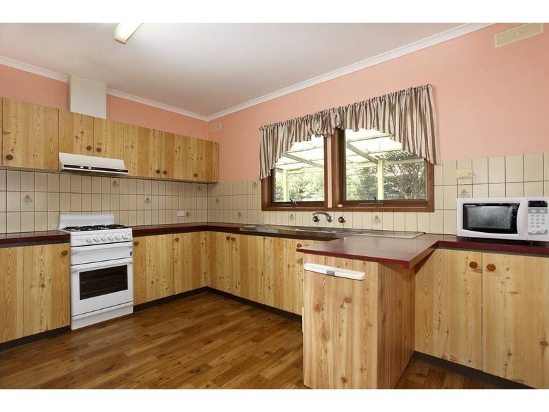 8 Sharon Street, Flora Hill VIC 3550