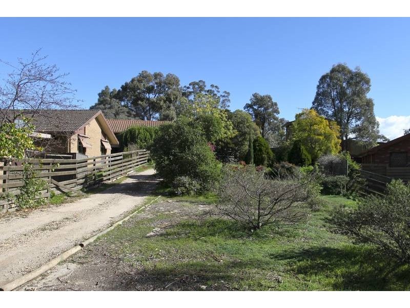 8 Sharon Street, Flora Hill VIC 3550