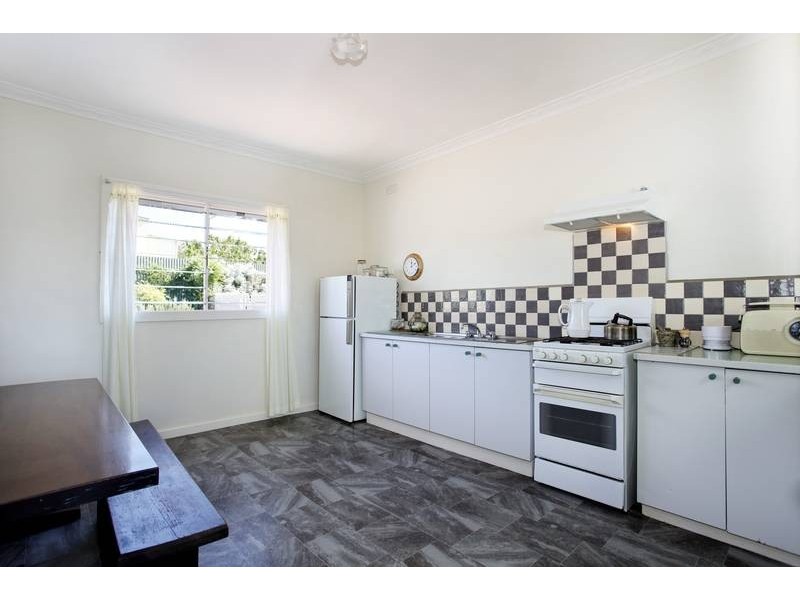 4 Thomas Street, California Gully VIC 3556