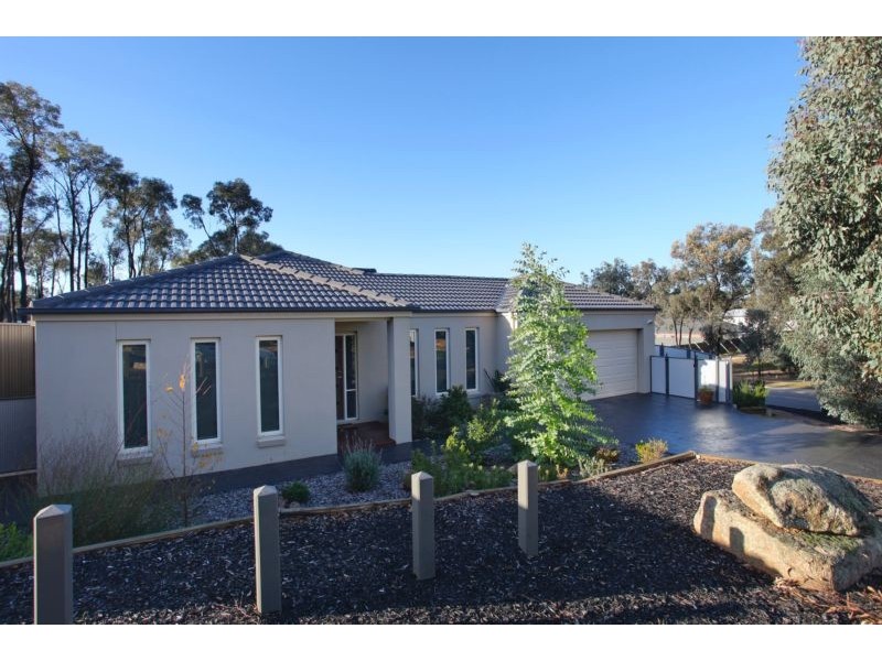 1 Claremont Terrace, Strathdale VIC 3550