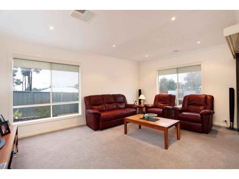 1 Claremont Terrace, Strathdale VIC 3550