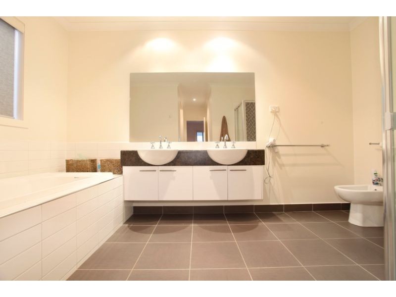 1 Claremont Terrace, Strathdale VIC 3550