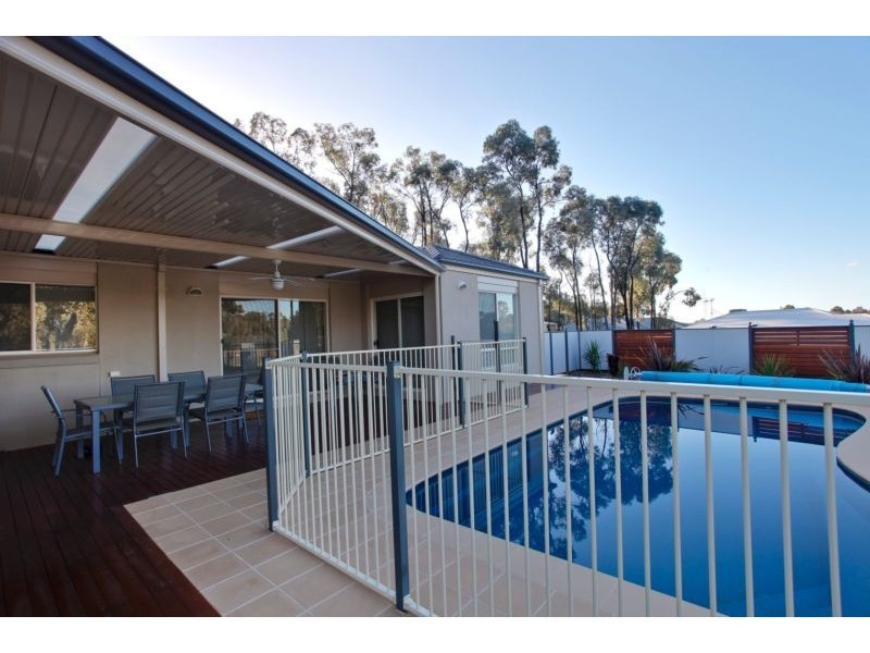 1 Claremont Terrace, Strathdale VIC 3550