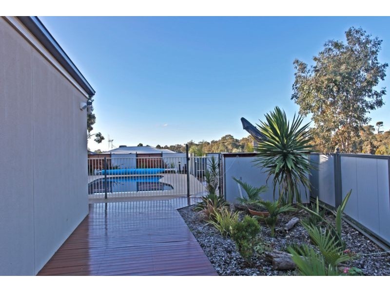 1 Claremont Terrace, Strathdale VIC 3550