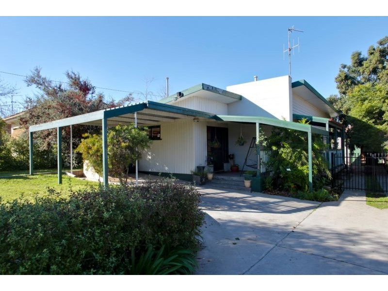 22 Clarence Avenue, Flora Hill VIC 3550