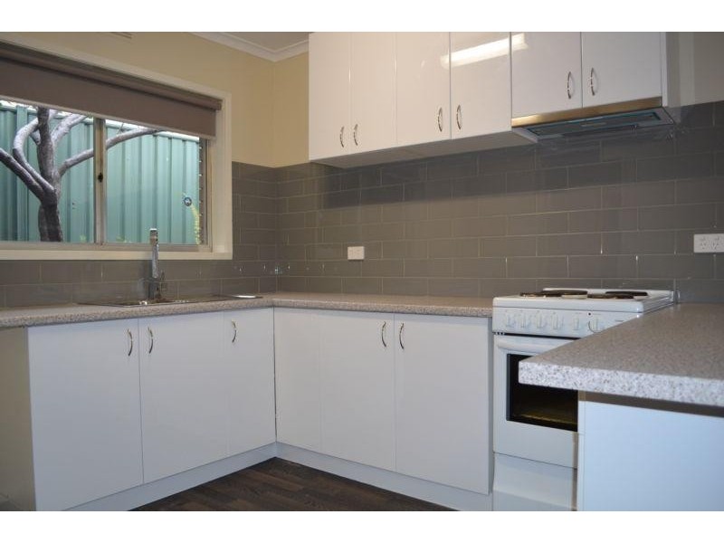 2/3 Park Street, Strathdale VIC 3550