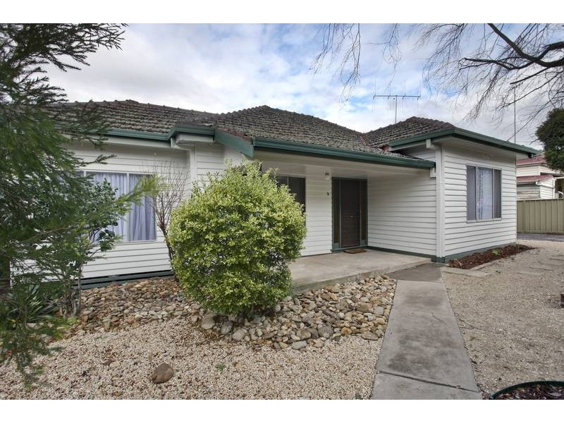 9 Malcolm Street, Quarry Hill VIC 3550