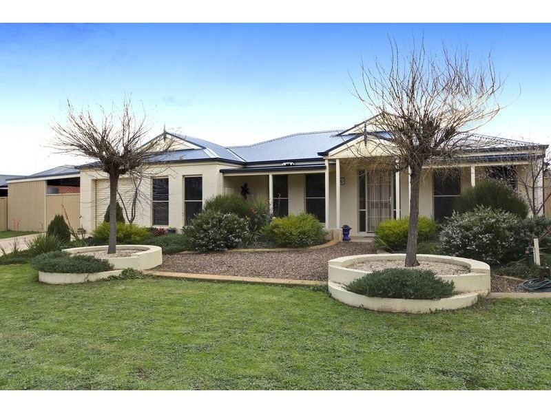 10 Bassett Drive, Strathfieldsaye VIC 3551