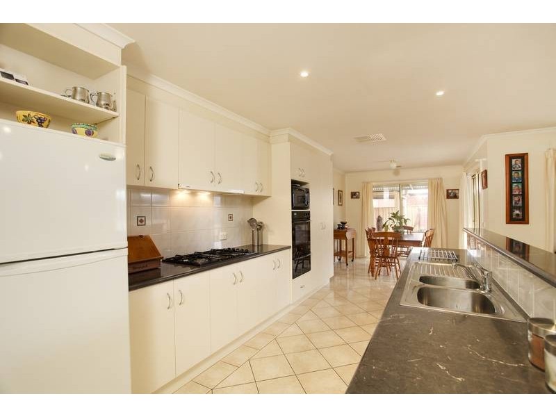 10 Bassett Drive, Strathfieldsaye VIC 3551