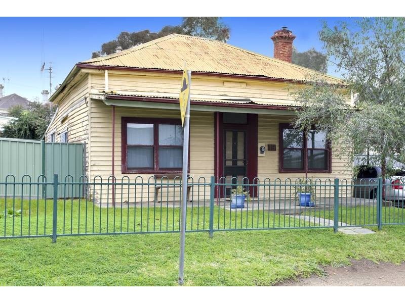 19 Little Breen Street, Quarry Hill VIC 3550