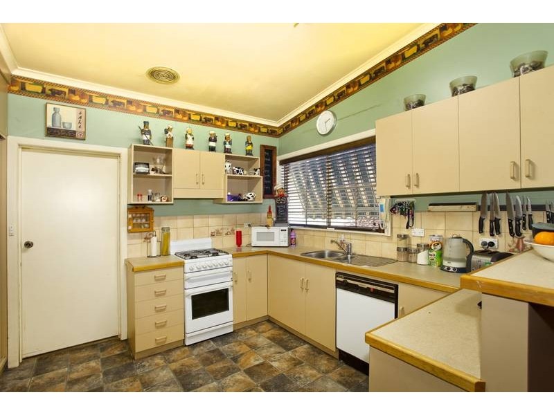 19 Little Breen Street, Quarry Hill VIC 3550