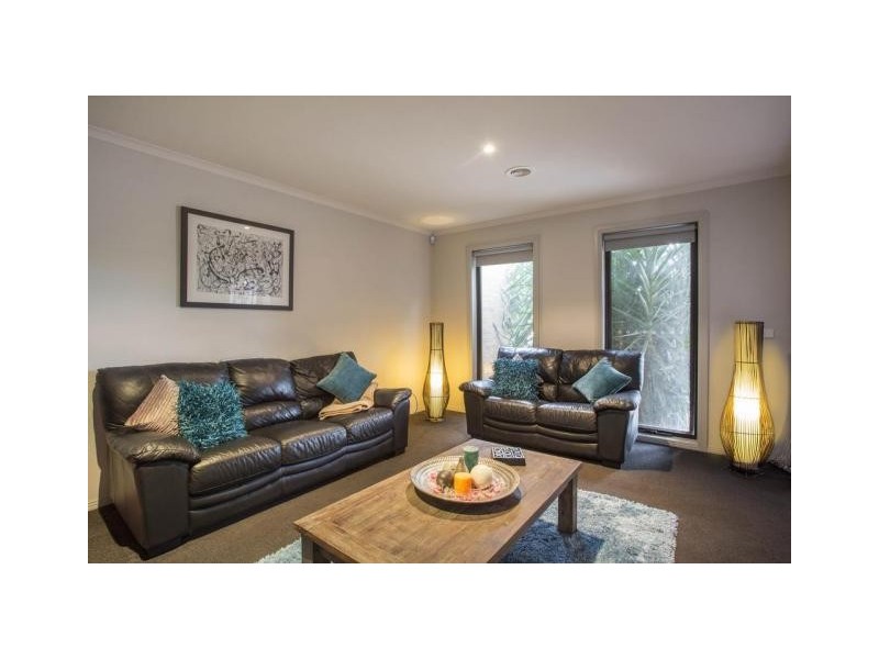 8 Lorikeet Avenue, Epsom VIC 3551