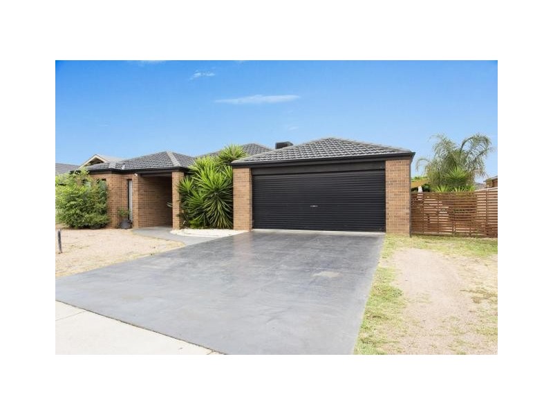 8 Lorikeet Avenue, Epsom VIC 3551