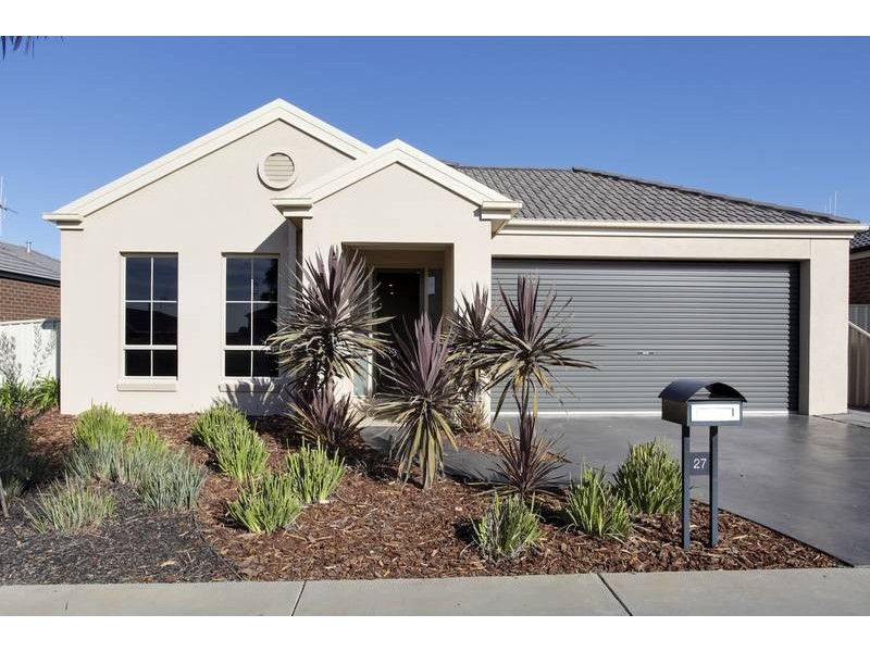 27 Greenview Circuit, Epsom VIC 3551