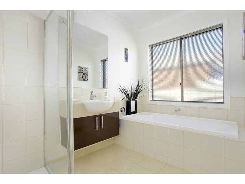 27 Greenview Circuit, Epsom VIC 3551