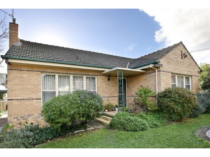 1 Swalling Crescent, Kennington VIC 3550