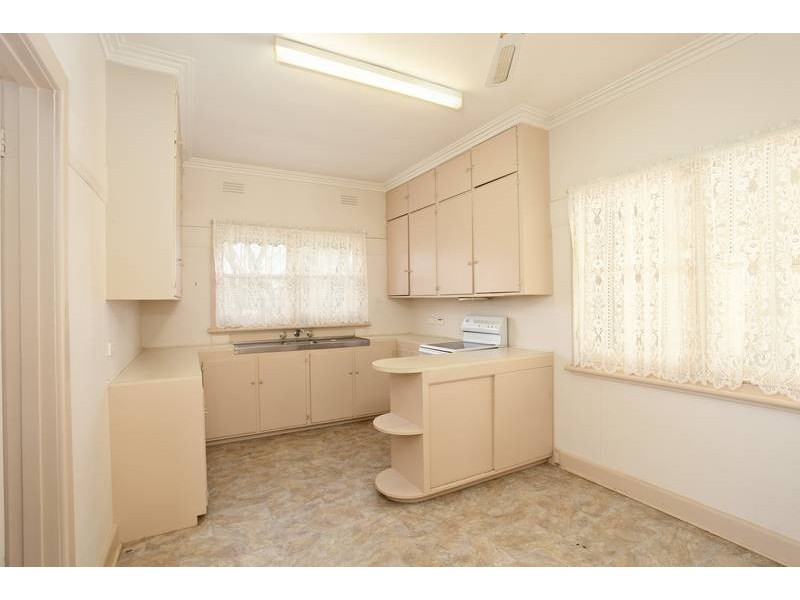 1 Swalling Crescent, Kennington VIC 3550