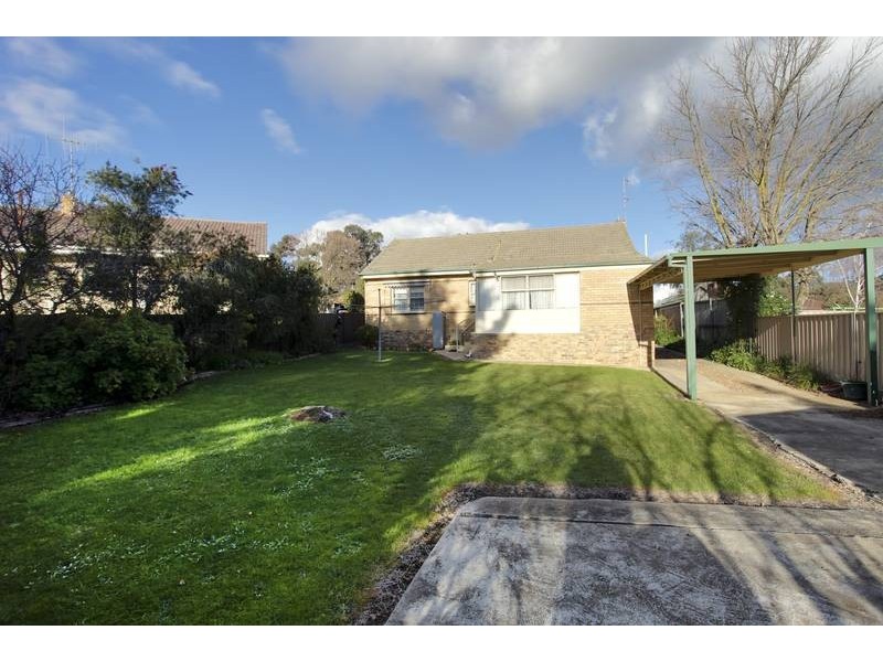 1 Swalling Crescent, Kennington VIC 3550