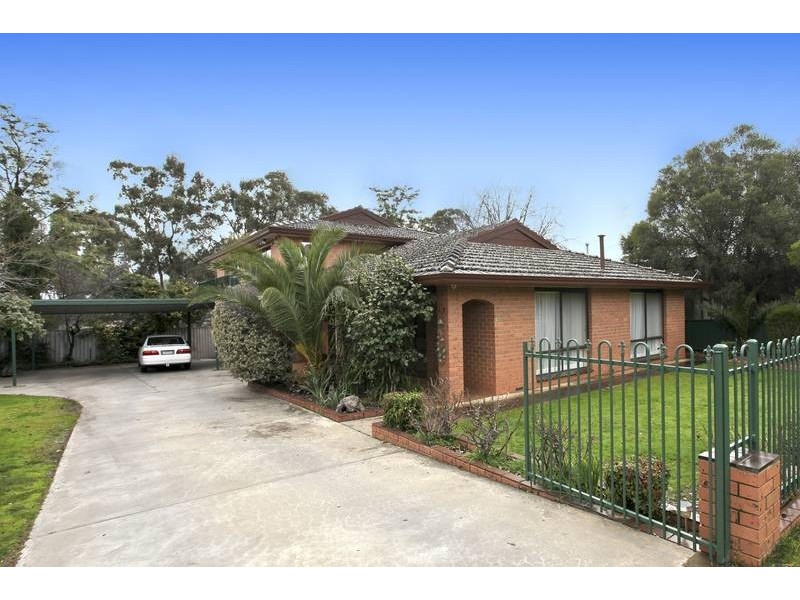 13 Glencoe Street, Kennington VIC 3550